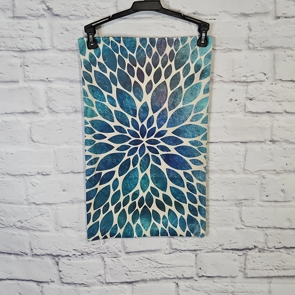 Accent pillow sham water leaf design